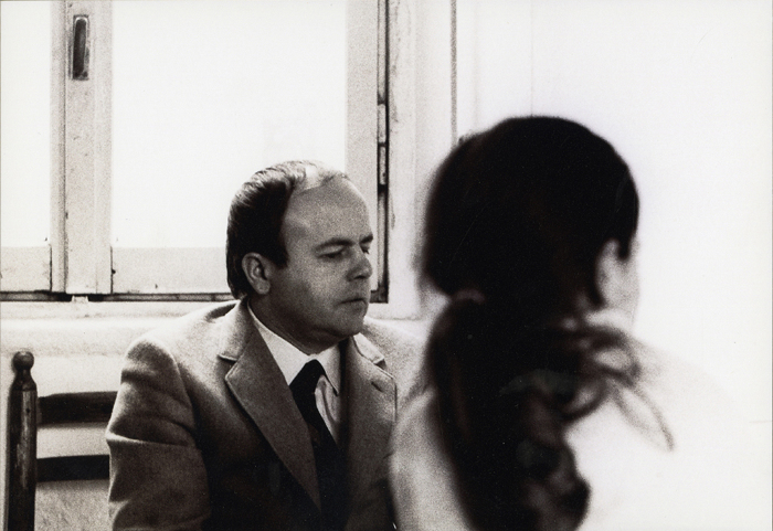 Elvio Fachinelli e i bambini dell’asilo di Porta Ticinese (© Lisetta Carmi 1970, Collezione privata)