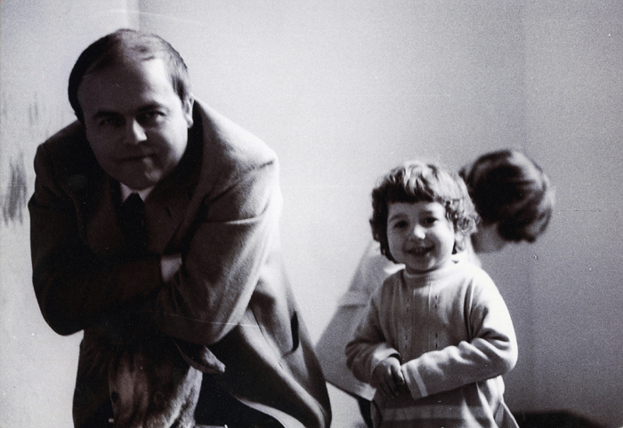 Elvio Fachinelli e i bambini dell’asilo di Porta Ticinese (© Lisetta Carmi 1970, Collezione privata)