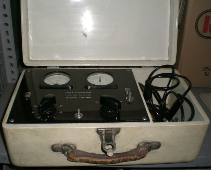 Apparecchio per elettronarcosi, mod. 504 della ditta Giunta di Milano