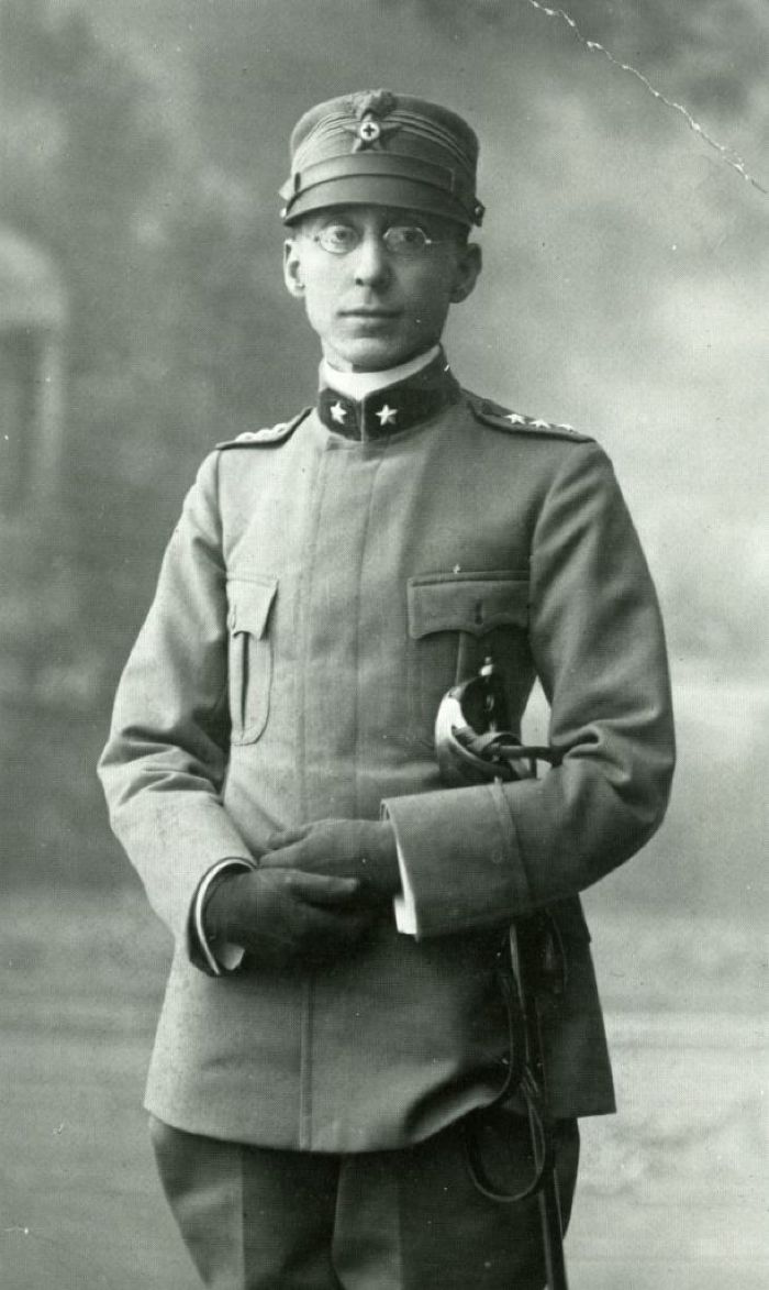 Anonimo, Carlo Besta in divisa militare. 1915-1918 (Archivio dell’Istituto Besta, inv. BST_114_4)