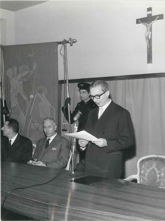 Costa, Inaugurazione del padiglione Guardia psichiatrica. Masini al tavolo dei relatori, 1963 (Archivio Ospedale maggiore di Milano, inv. CG_H14_18)