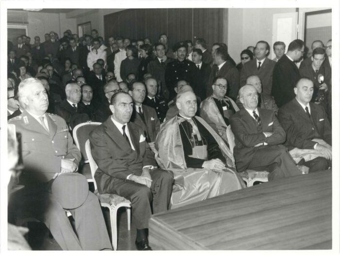 Foto Lampo, Inaugurazione del padiglione Guardia psichiatrica. Il pubblico, 1963 (Archivio Ospedale maggiore di Milano, inv. CG_H14_23)