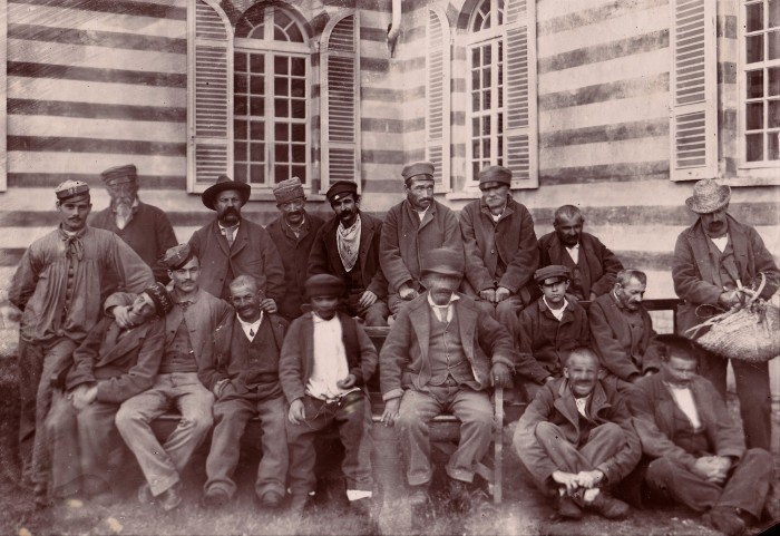 Foto di gruppo dei degenti uomini, s.d.