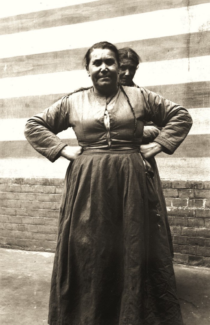 Due degenti in posa, s.d.