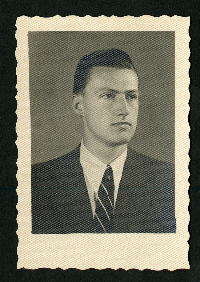 Fotografia formato tessera del 1949