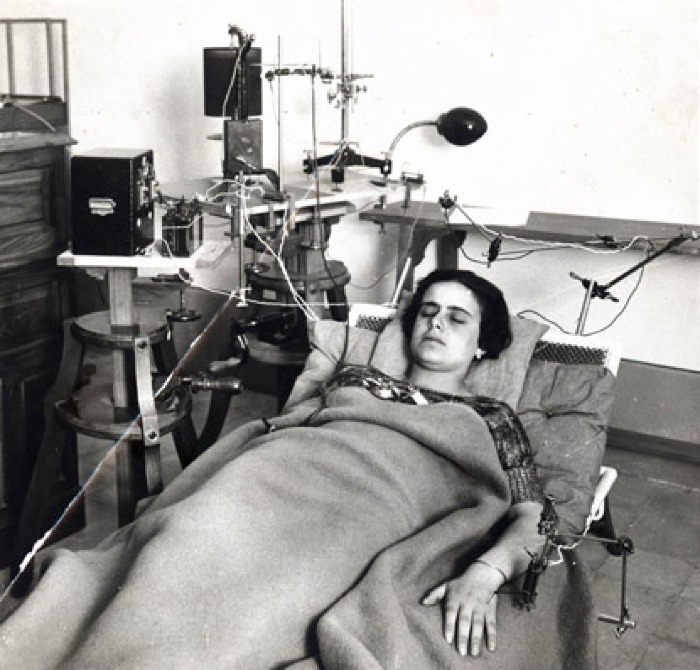 Esperimento sui movimenti apparenti cinetattili applicato al braccio (Archivio Benussi, b. 15, fasc. 4)