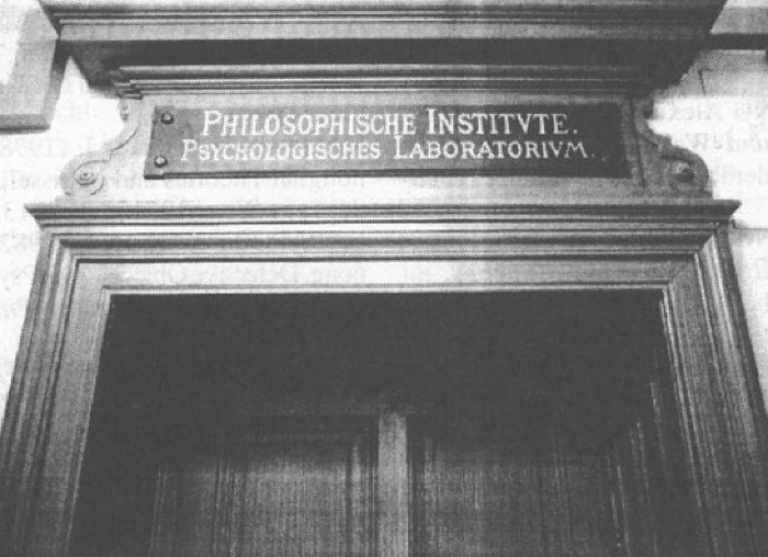 La porta di accesso al Laboratorio di psicologia di Graz, fondato nel 1894 da Alexius Meinong