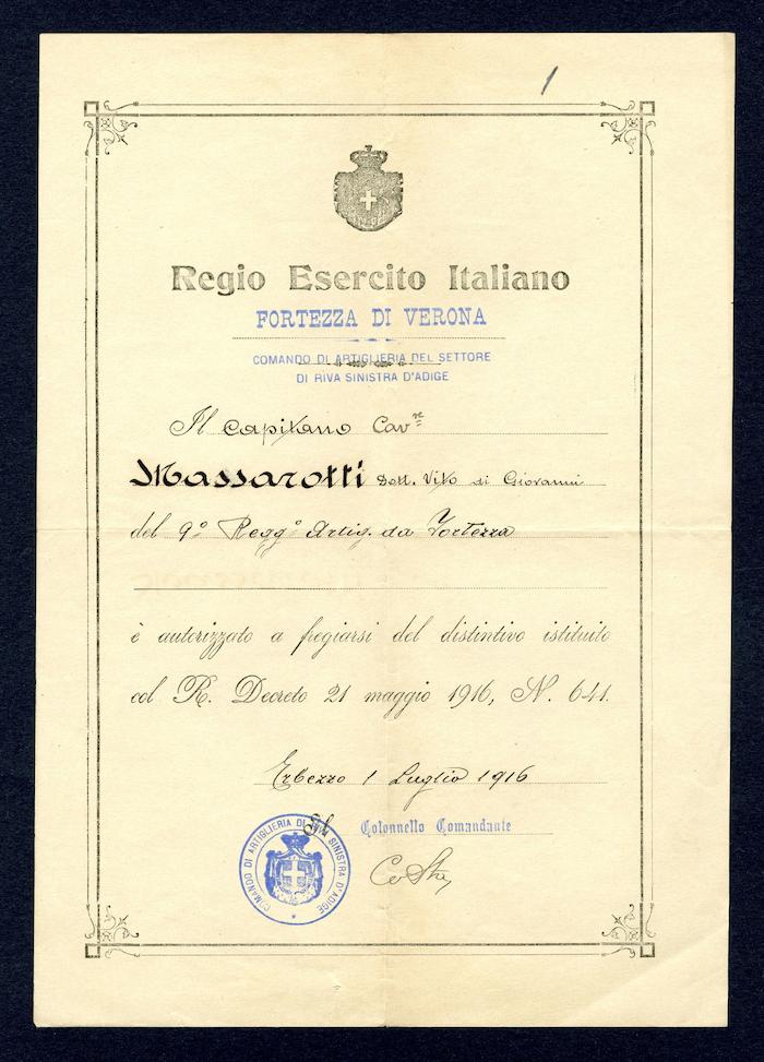 Autorizzazione a fregiarsi del distintivo speciale per i militari che sopportano le fatiche di guerra rilasciata dall'Esercito italiano a Vito Massarotti, 1° luglio 1916 (Archivio Massarotti, b. 1, fasc. 20)