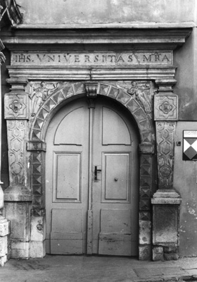 Portone di ingresso dell'edificio della Alte Universität di Graz