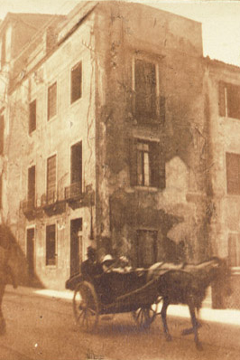 Fotografia di uno scorcio con carrozza
