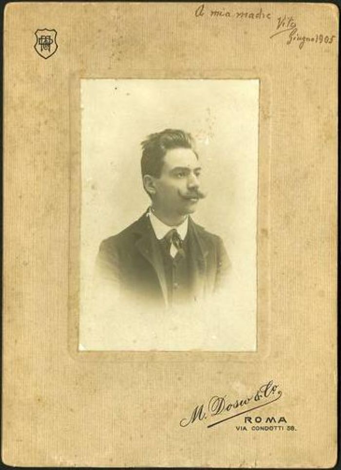 Vito Massarotti nel 1905, anno in cui conseguì la laurea in medicina e chirurgia