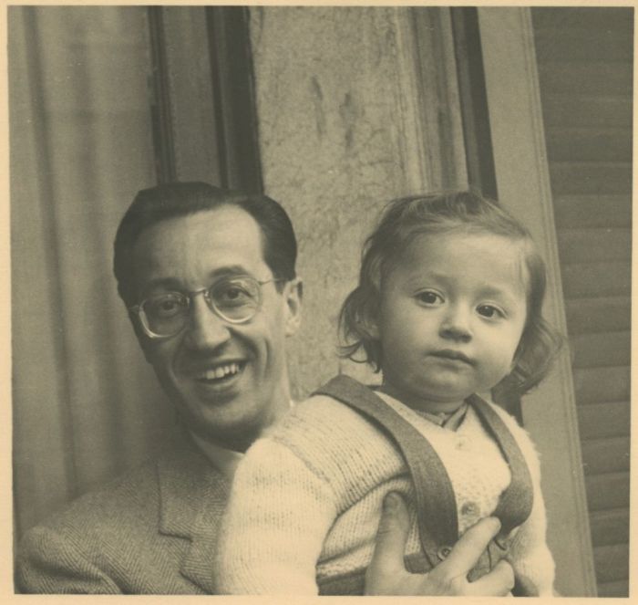 Carlo Lorenzo Cazzullo con la figlia Anna nel 1954 (Collezione privata)