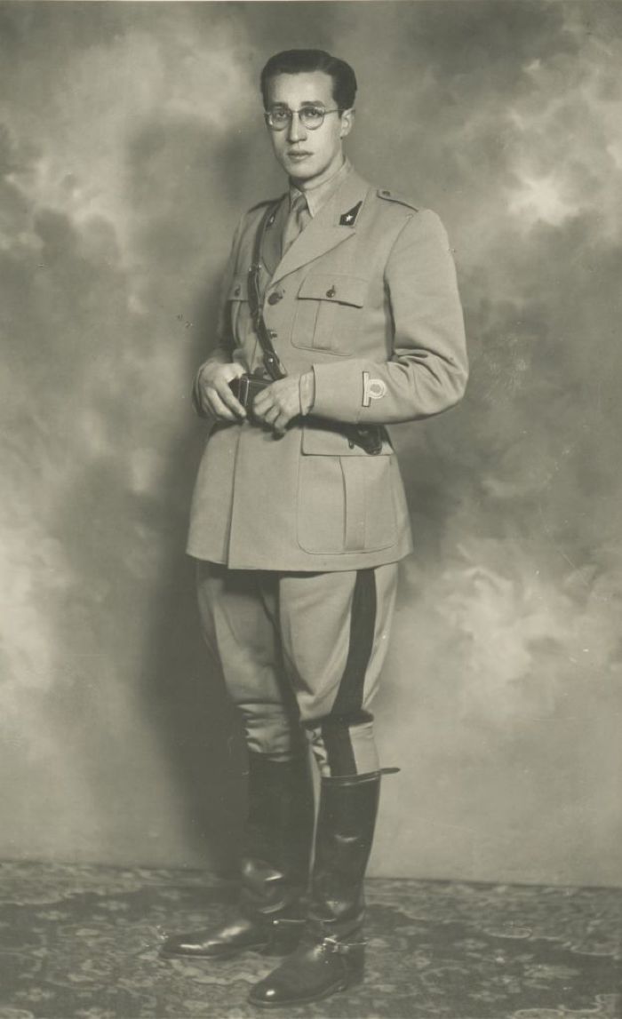 Carlo Lorenzo Cazzullo ufficiale medico durante la Seconda guerra mondiale (Collezione privata)