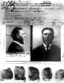 Scheda segnaletica dell'uomo arrestato a Torino il 10 marzo 1926 e in seguito internato nel Manicomio di Collegno