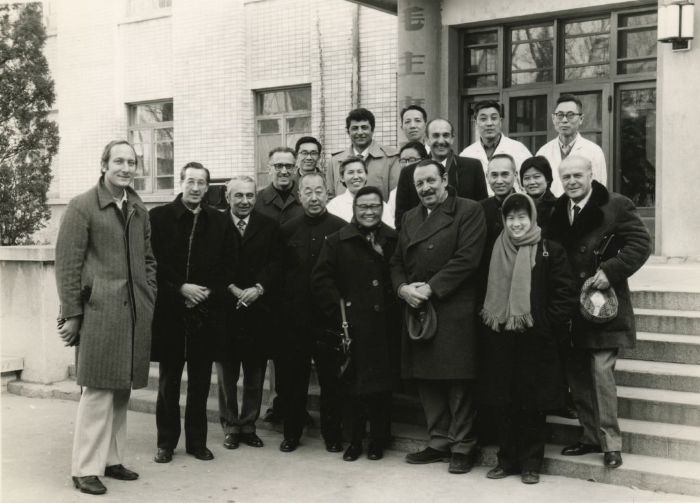 Carlo Lorenzo Cazzullo in Cina nel 1973 con la delegazione dei medici italiani (Collezione privata)