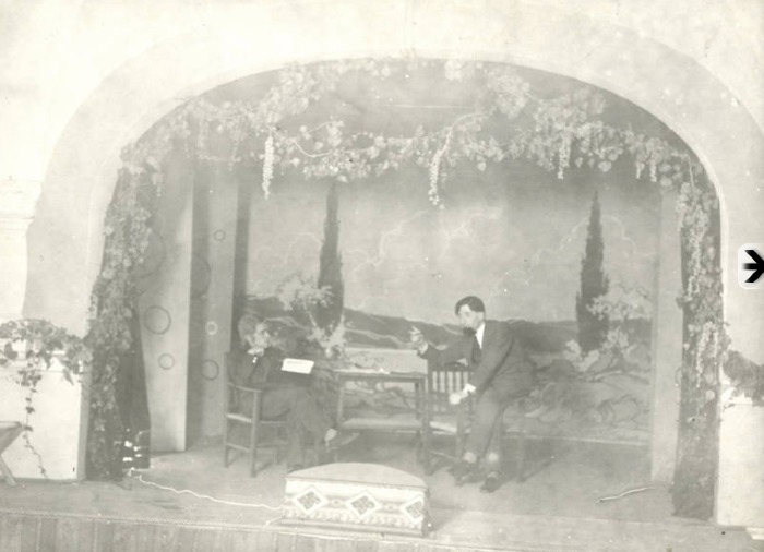 Pazienti attori durante una recita nel manicomio di Bologna nel gennaio 1929 (Aspi, fondo Ferrari)